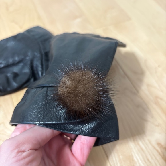 Laura Biagiotti Lined Black Leather Gloves with Brown Fur Pom Pom on Wrist - Picture 6 of 13